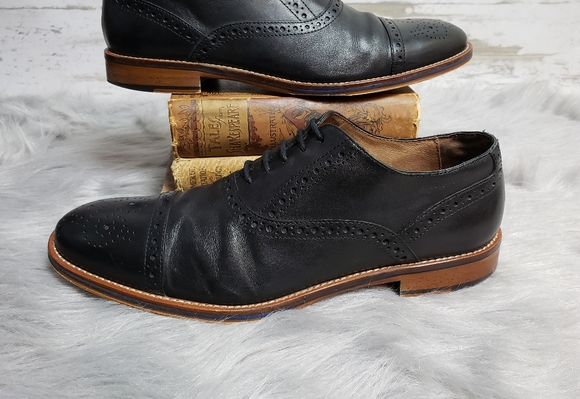 Jonhston and Murphy Conard Cap Toe Black Oxfords